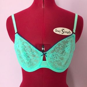 B. Tempt’d Lace Unlined Underwire Bra